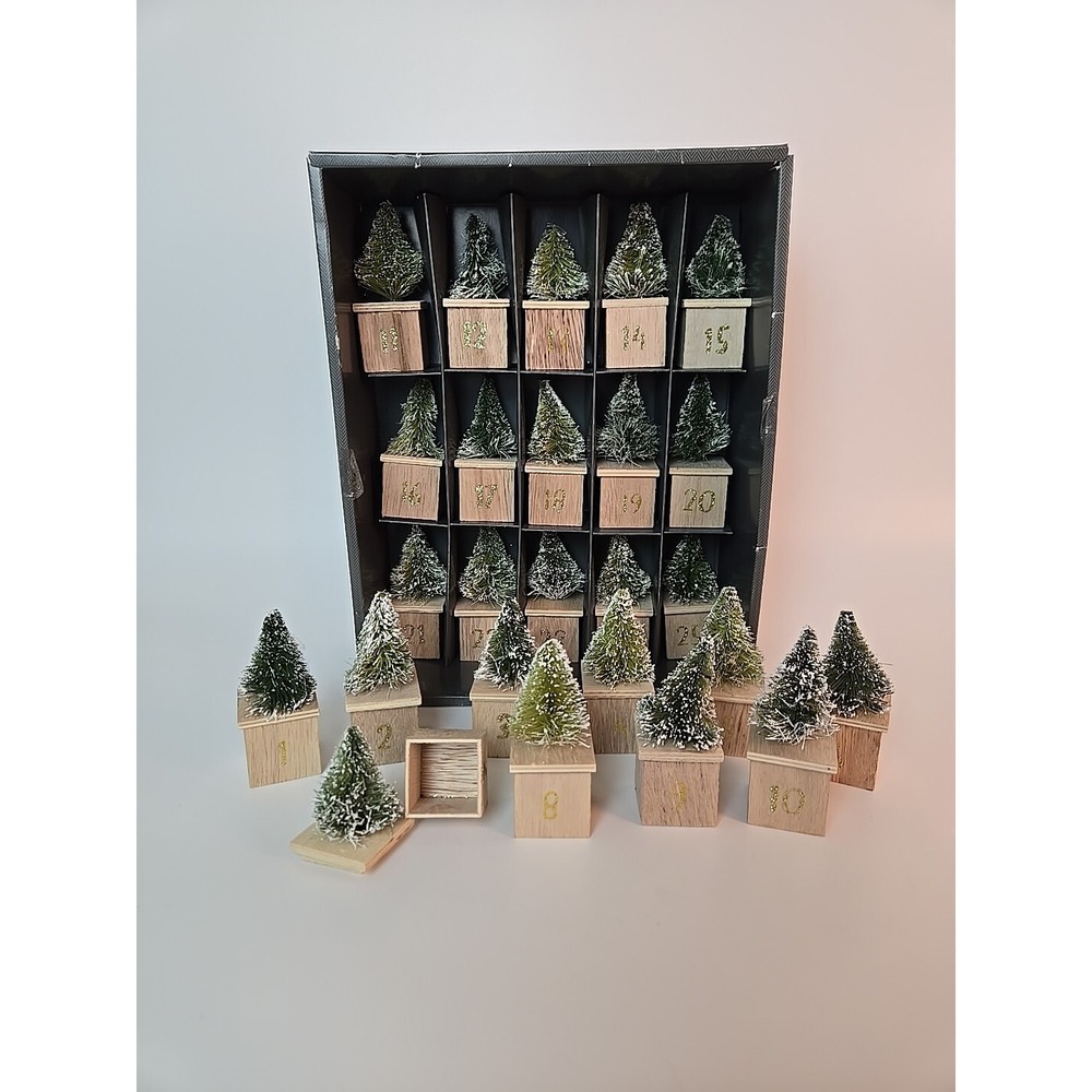 Threshold Bottlebrush Tree Countdown Calendar Christmas Advent New 25 Pieces NEW